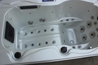 Одноместный гидромассажный бассейн Sunrans SR841 Одноместный гидромассажный бассейн Sunrans SR841